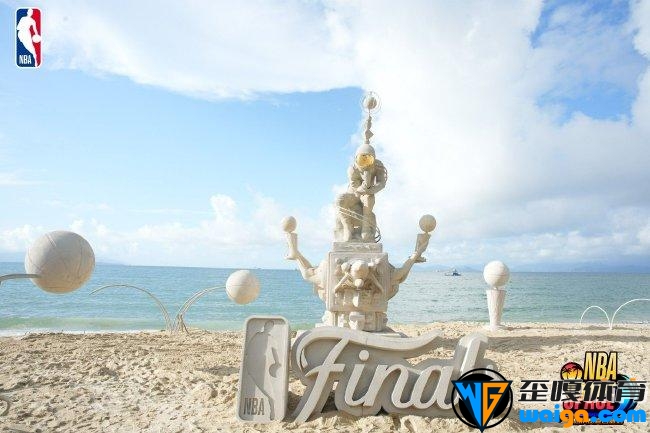 由知名空间艺术家田晓磊制作的巨型沙滩艺术雕塑