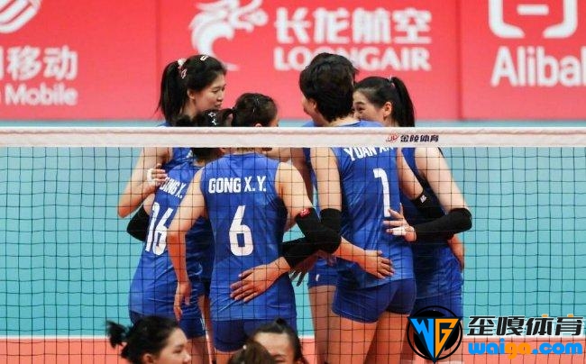 中国女排庆贺胜利