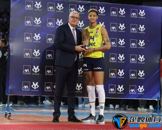 费内巴切接应瓦尔加斯荣膺2023-2024赛季女排土耳其杯MVP